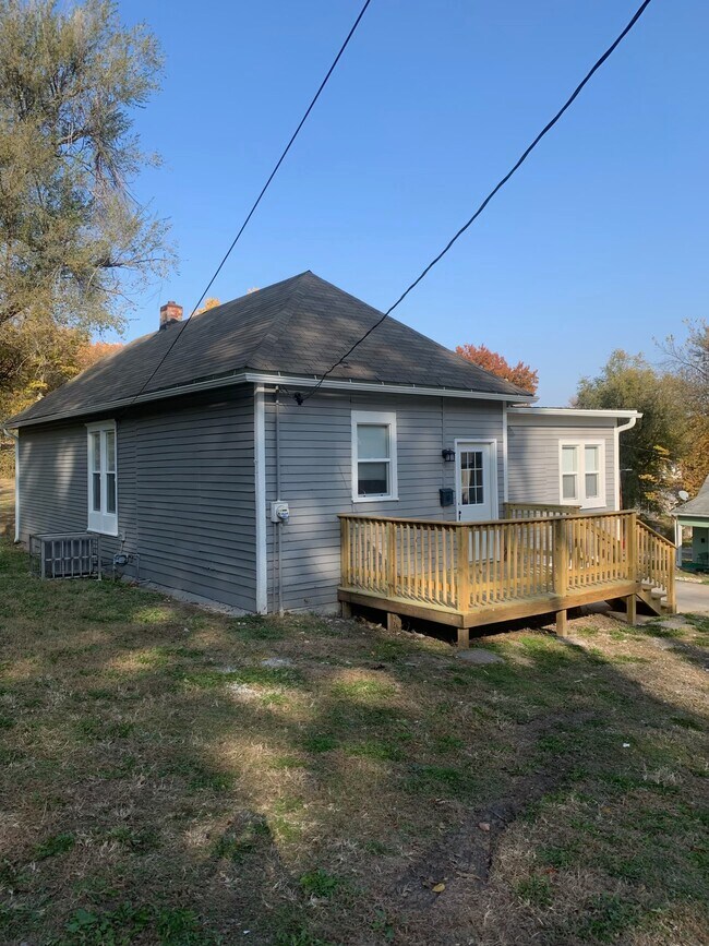 Building Photo - 520 Concord St