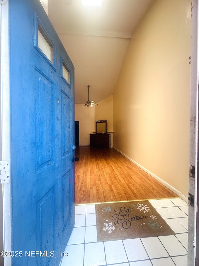 Foto del edificio - 4835 Kingsmeadow Ln