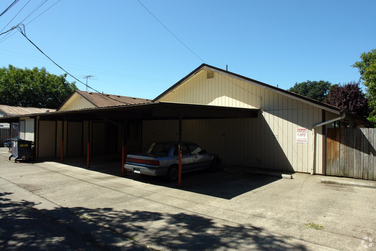 Building Photo - 564-580 17th St SE