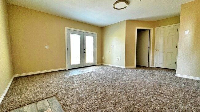 Building Photo - Quiet Guest House 2 Bed 1 Bath in the Coun...