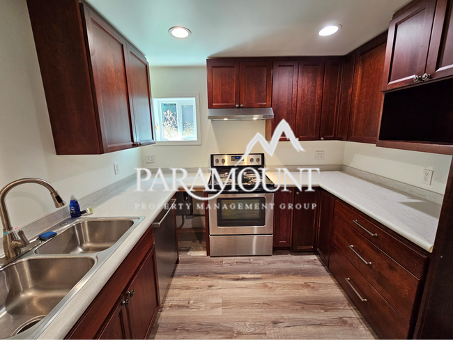 Building Photo - ALL UTILITIES INCLUDED! Cute 1 Bedroom Duplex in Belfair!