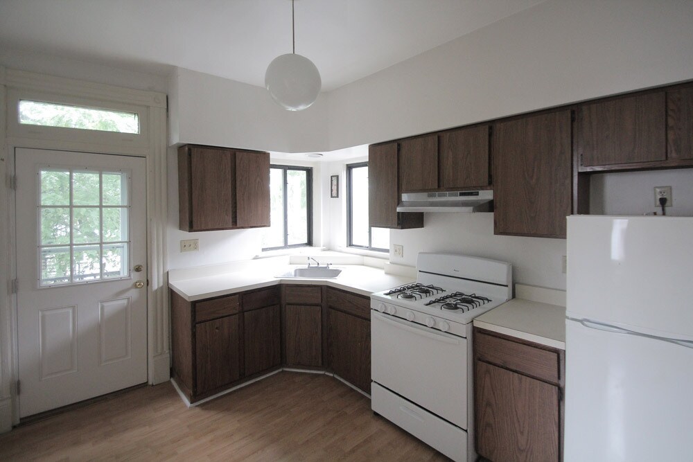 Primary Photo - 405 Peebles St