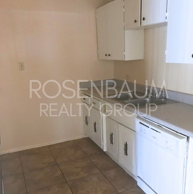 Building Photo - Beautiful 3-bedrooms, 2-baths home in Tucson!