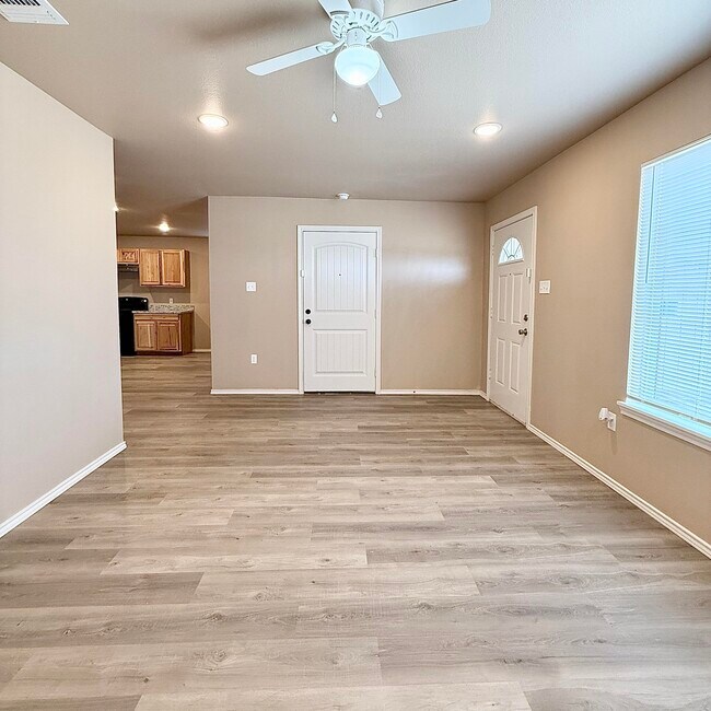 Foto del edificio - 3130 E Cornell St