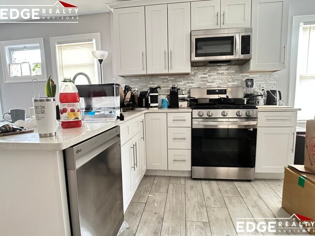 Building Photo - 36 Elmira St