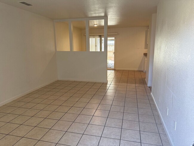 Foto del edificio - 8821-8823 Kelley Dr