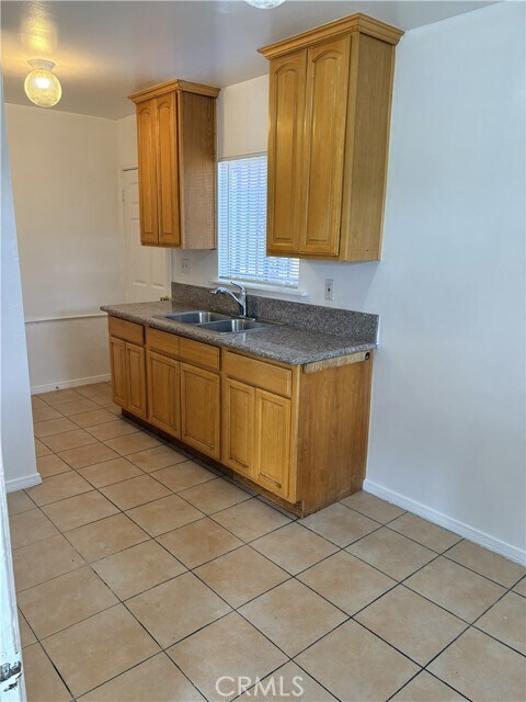 Foto del edificio - 1715 W Olympic Blvd