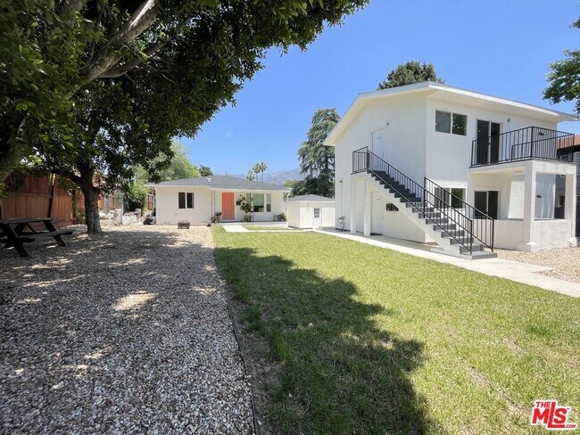 Building Photo - 288 Grandview St