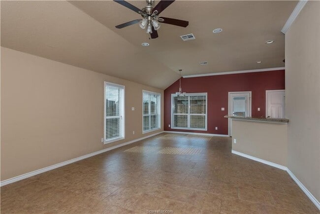 Building Photo - 4 Bed, 4 Bath University Heights House for...