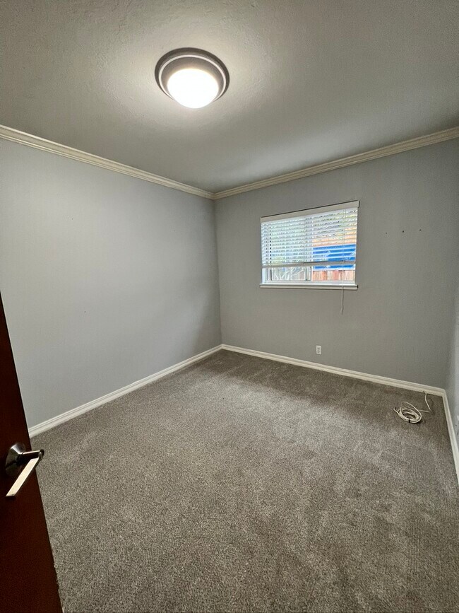 Building Photo - 14345 Capri Dr