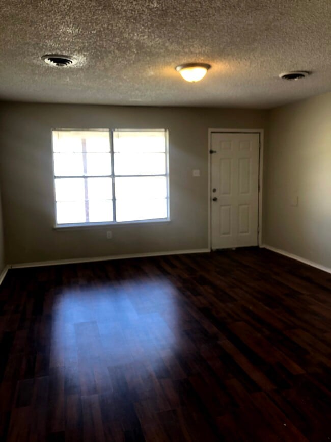Building Photo - 1406 Goliad St