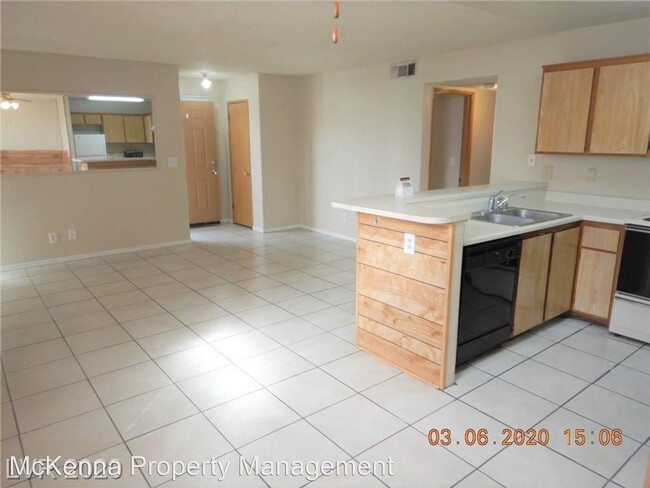 Building Photo - 2 br, 2 bath House - 2963 Juniper Hills #101