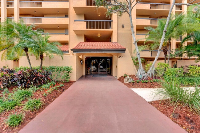 Building Photo - 450 Egret Cir