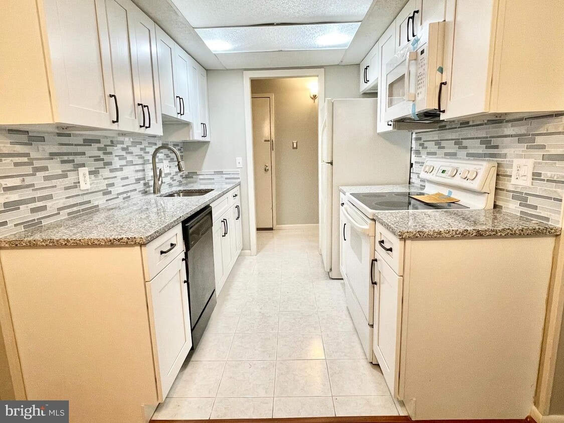 11623 Stoneview Square Unit 11C, Reston, VA 20191 Room for Rent in