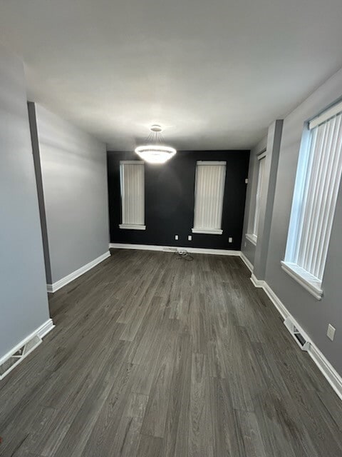 LIVINGROOM - 1118 Liverpool St