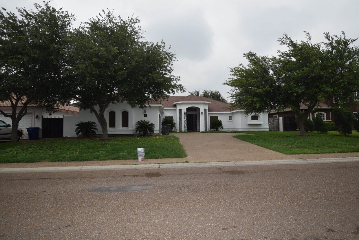 3010 Mark Twain Dr, Laredo, TX 78041 House for Rent in Laredo, TX