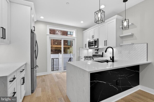 Building Photo - 2138 E Albert St