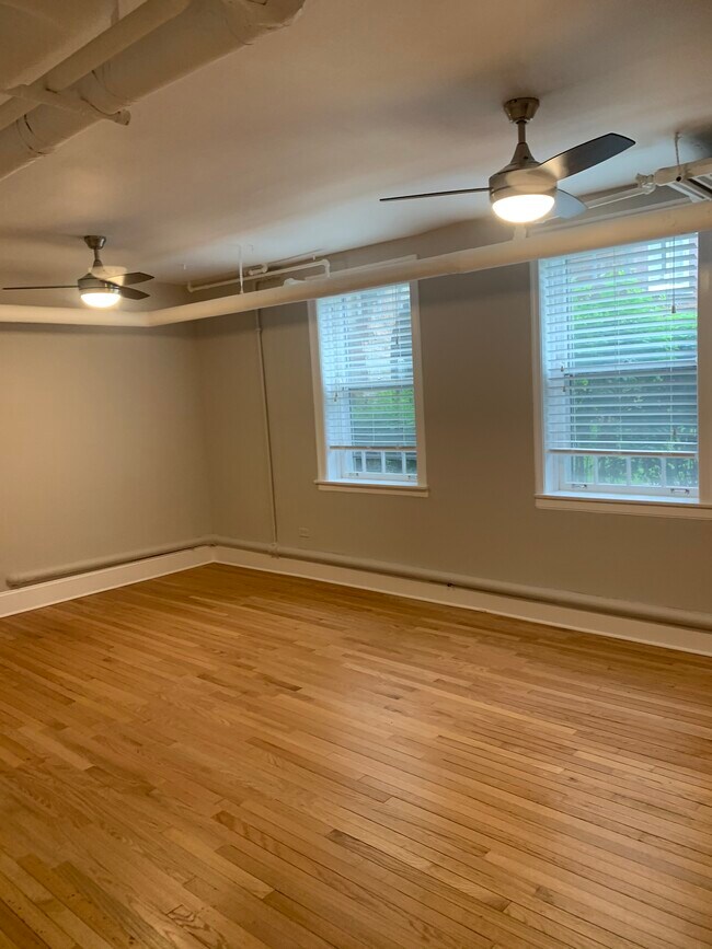 Foto del edificio - 2450 W Estes Ave