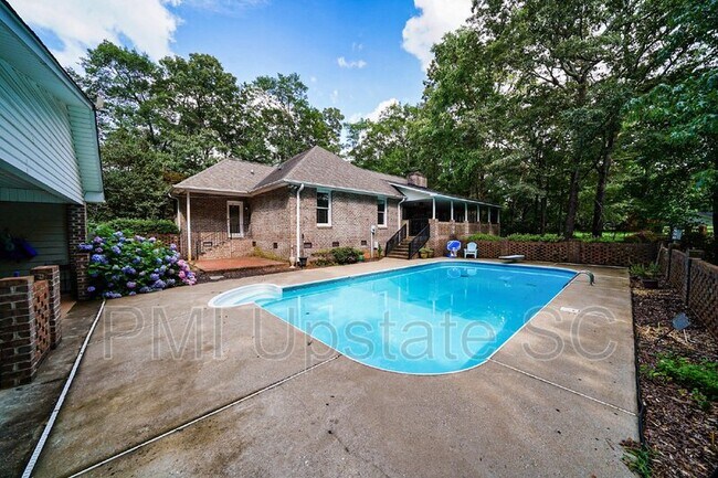 Foto del edificio - 165 Battleground Rd