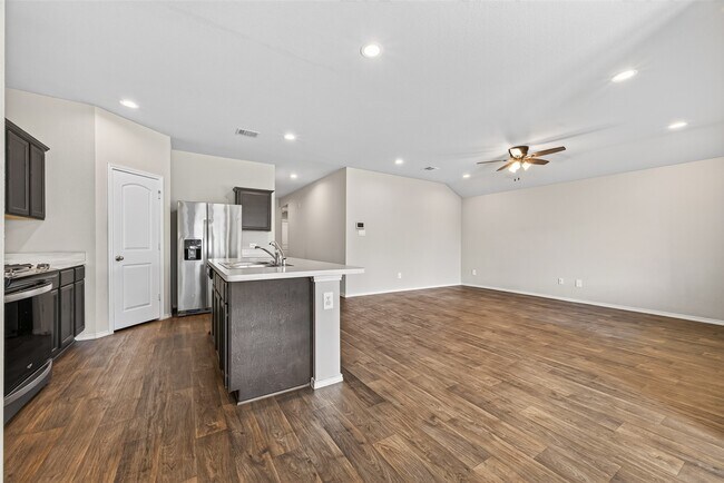 Foto del edificio - 21501 Rustic Elm Dr