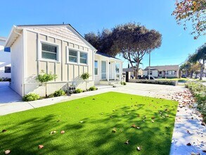 Building Photo - 5602-5604 Verdura Ave