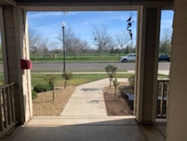 Foto del edificio - 4 bedroom 2 bathroom home Near Christofferson Pkwy Close to Walnut Elementary, Turlock Jr High Sc...