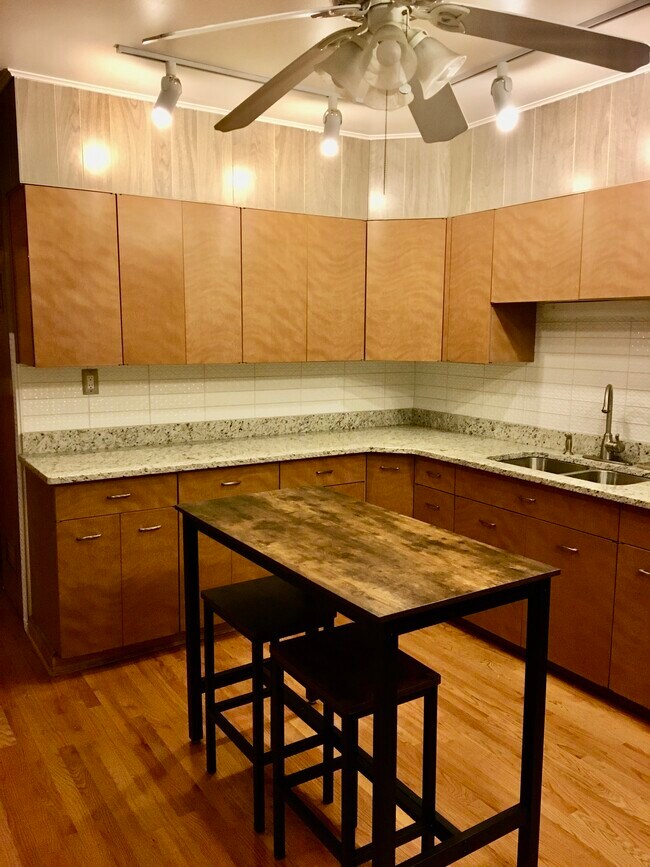 Foto del edificio - 2347 W 24th St