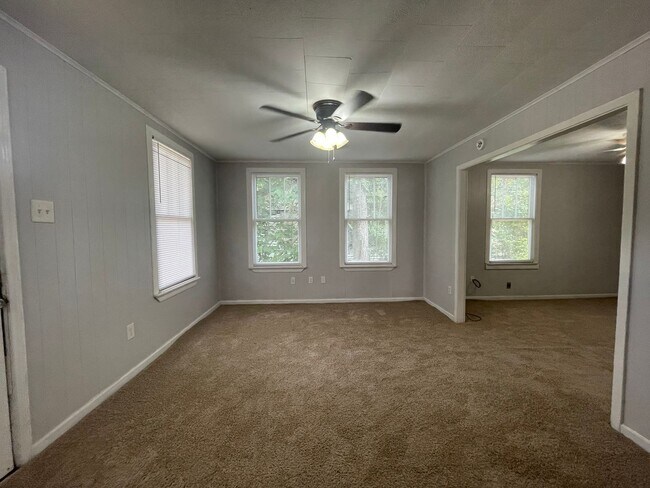 Building Photo - House: Denham Place