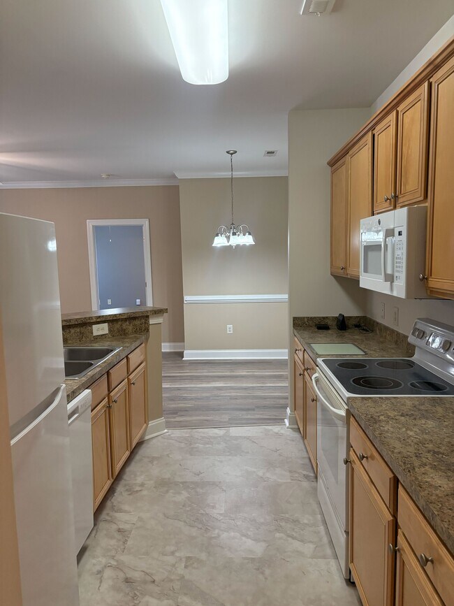 Foto del edificio - 2037 Silvercrest Dr