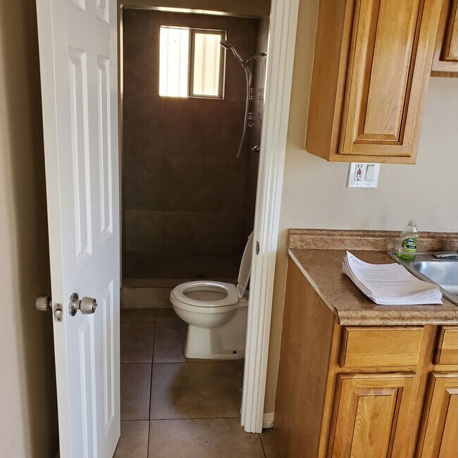 Foto del edificio - 339 E 19th St