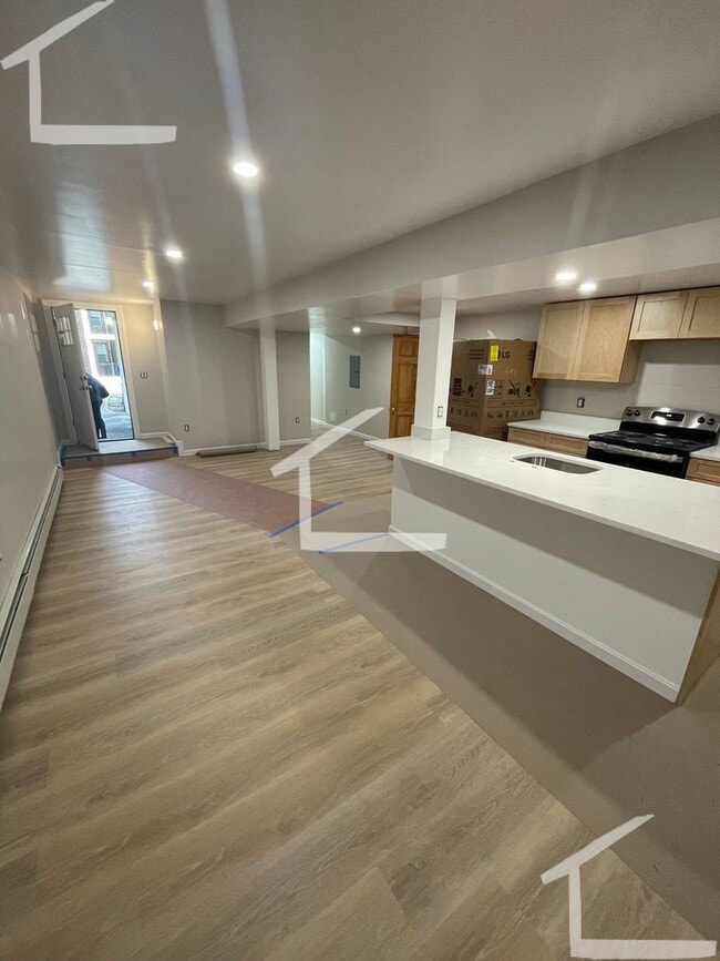 Foto del edificio - Awesome 4 bed two bath in Brookline....