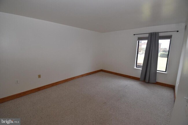 Building Photo - 2840 Dover Ln