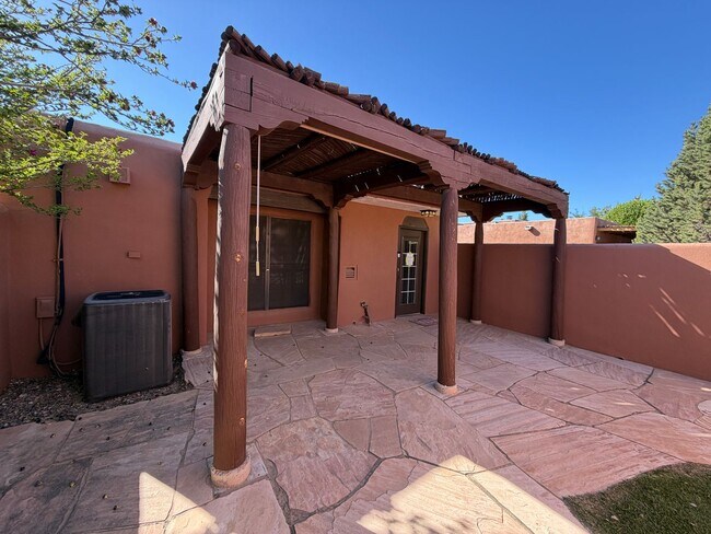 Foto del edificio - Beautiful Luxury 2 Bedroom Townhome Available in Corrales!