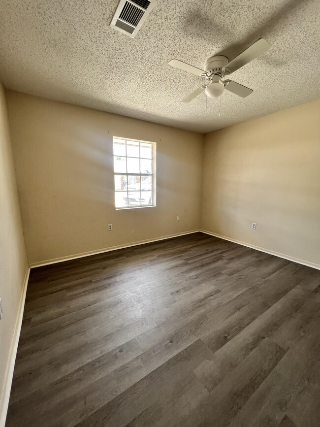 Building Photo - 1601 University Pkwy