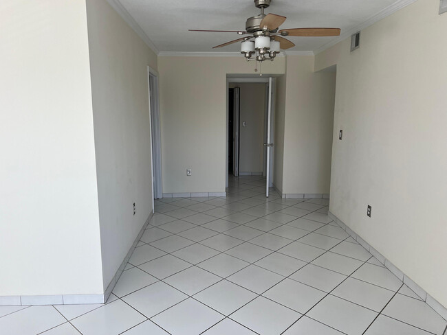 Building Photo - 2600 Collins Ave