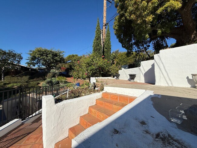 Foto del edificio - Ventura Hillside Beauty with 3 bedrooms, a...