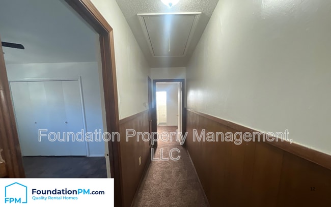 Building Photo - 1042 University St