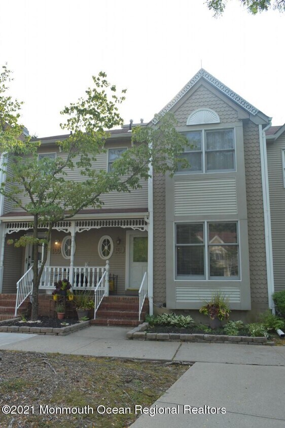 Primary Photo - 127 Northampton Dr