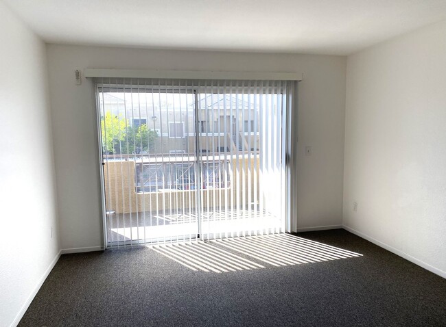 Foto del edificio - 1 Bedroom Condo - Russell/Buffalo