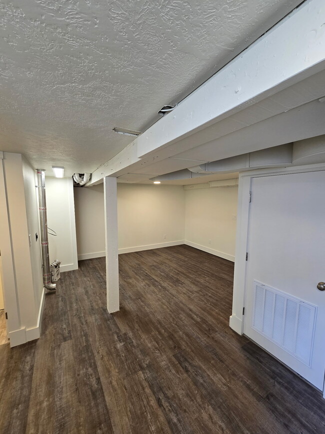 Building Photo - 122 12th St N