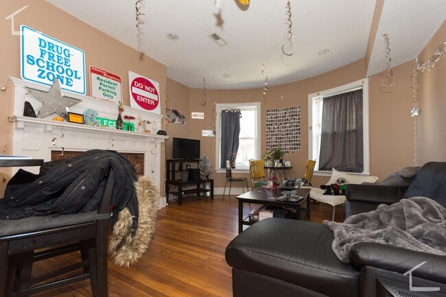 Building Photo - Huge, Renovated BU West / Packard's Corner 4 Bed/2 Bath for September 1st, 2026