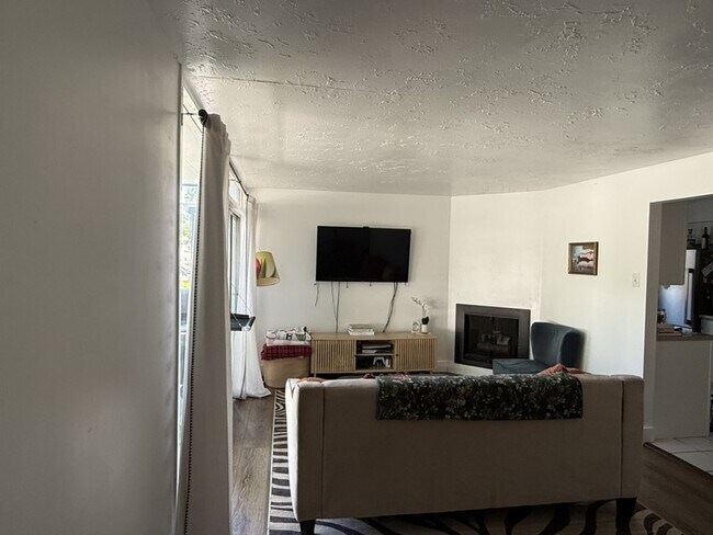 Foto del edificio - 1125 N 200 E