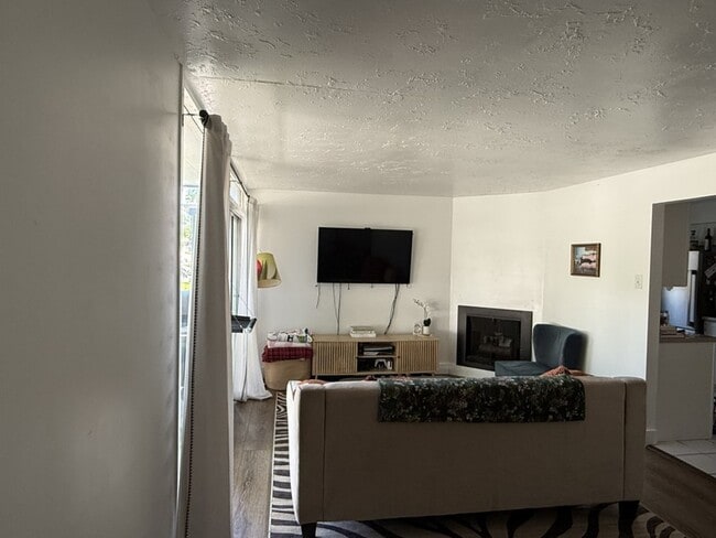 Building Photo - 1125 N 200 E
