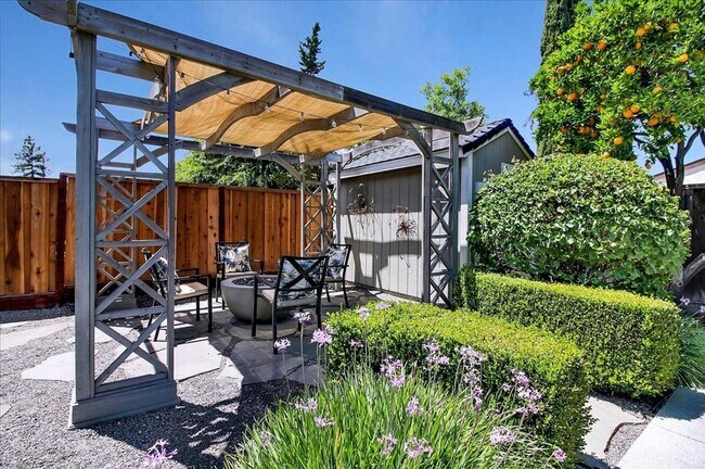 Foto del edificio - LOVELY 3 Bed/2 Bath Home in San Jose on a ...