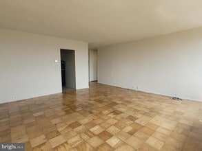 Building Photo - 210 Locust St