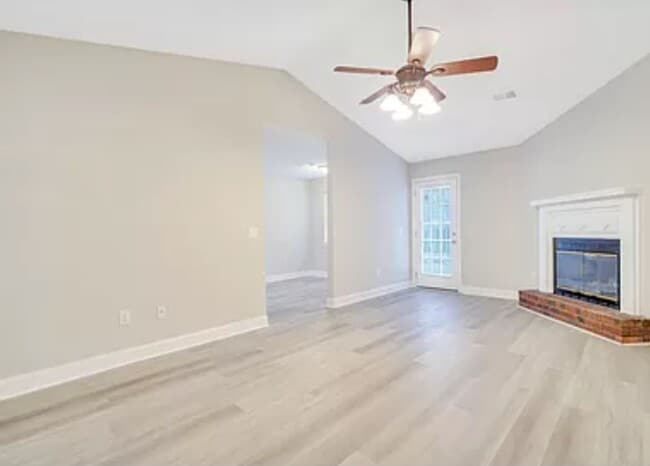Building Photo - 3 bed 2 bath in Hinesville!