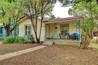 Building Photo - 3203 1/2 Cherrywood Rd