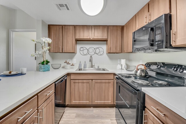 Building Photo - La Serena at the Heights