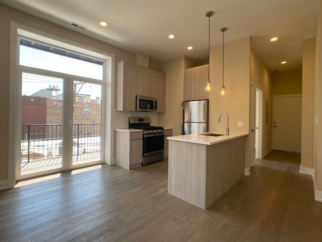 Foto del edificio - 1741 N Western Ave