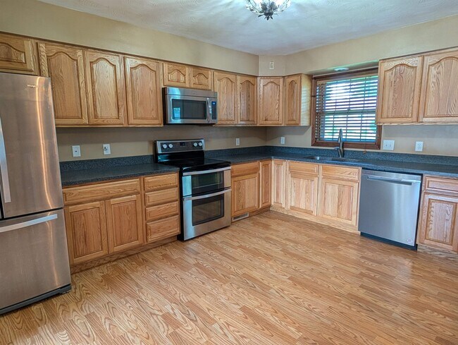 Foto del edificio - 204 Hickory Dr